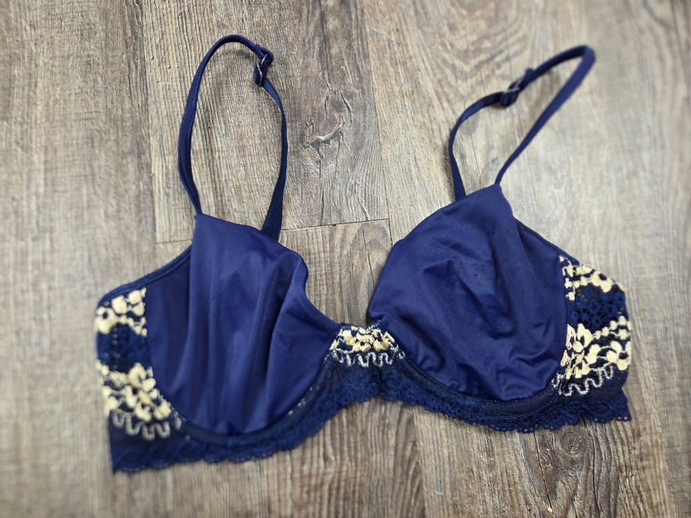 Olga Bra Ivory Underwire No Padding Navy Blue 33162 Vintage 36C Embroidered